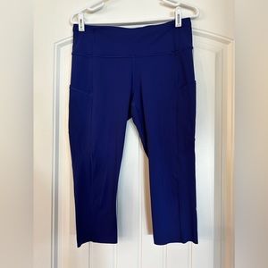 Lululemon blue pace rival crops w/pockets Sz 10